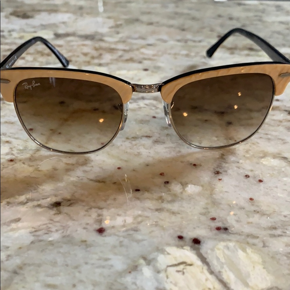 Ray Ban club master sun glasses. Like new.